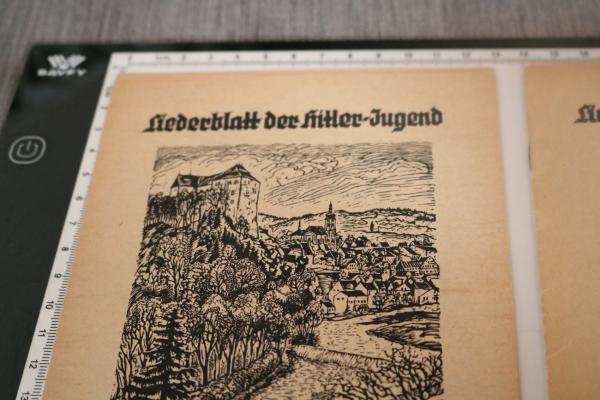 zwei Liederblätter der Hitler-Jugend